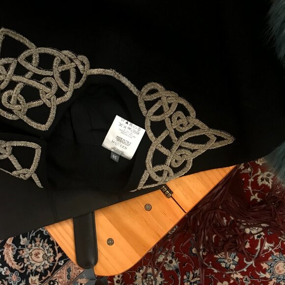 ALEXANDER MCQUEEN BLACK WOOL CAPE - Picture 12 of 12